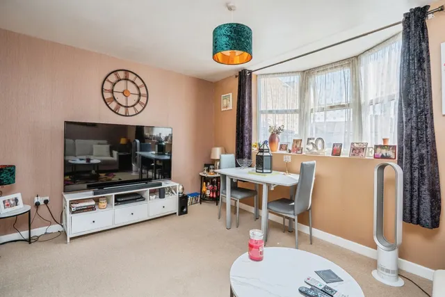 Gladys Avenue, Portsmouth, PO2, photo 2