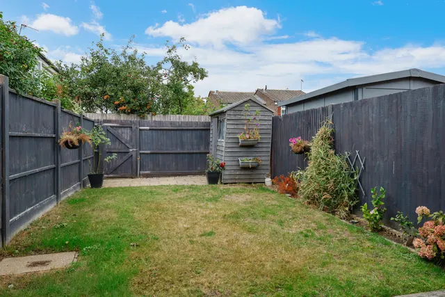 The Spinney, Horley, RH6, photo 2