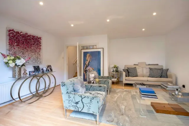 Photo 3 — Meadowbank, Primrose Hill, London, NW3 3AY