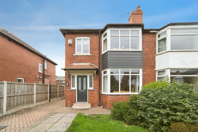 Cross Gates Avenue, Leeds, LS15, photo 1