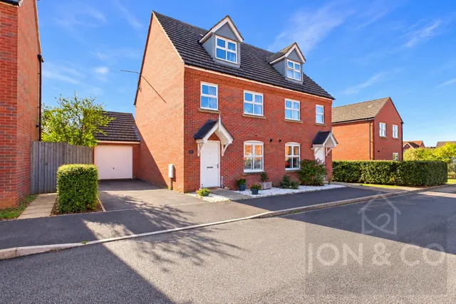 Spring Close, Moulton, NN3, photo 1