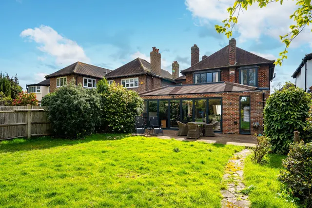 9 Branksome Way, New Malden, photo 1