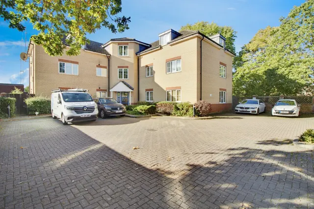 Howlands, Welwyn Garden City, photo 1