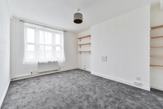 Photo 2 — Flat 98 Penshurst, Queens Crescent, London