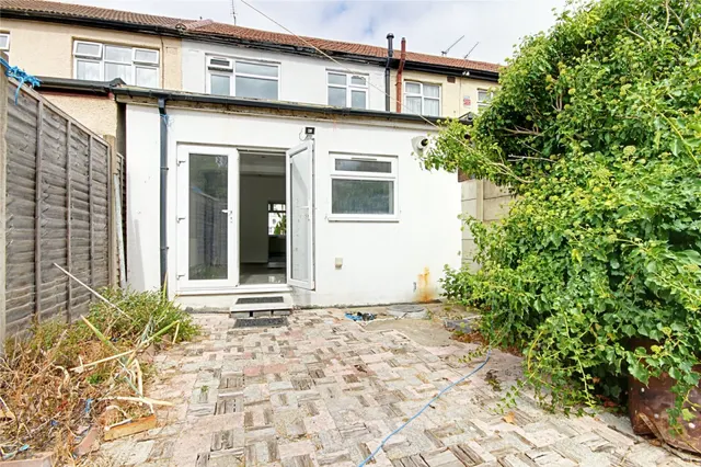 Aylands Road, Enfield, photo 1
