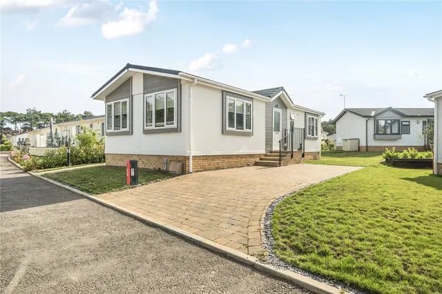 Hogmoor Road, Whitehill, Bordon, Hampshire, GU35 9GJ, photo 1
