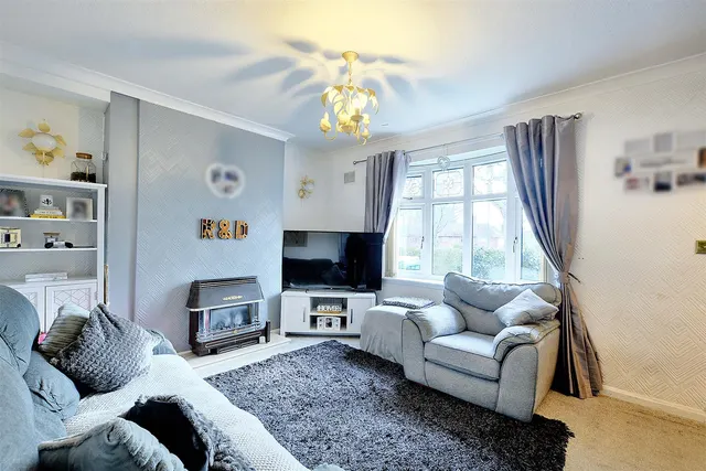 Woodside Road, Lenton Abbey, NG9, photo 2