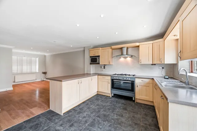 Photo 2 — Kelling Way, Broughton, Milton Keynes, Milton Keynes, MK10 9NW