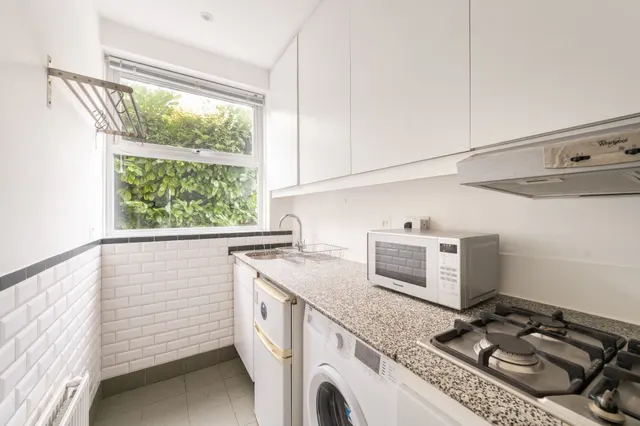 Photo 3 — Flat 1, 241 Fulham Palace Road, London