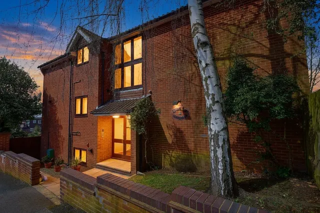 Holly Lodge, Brooke Avenue, Harrow, HA2, photo 1