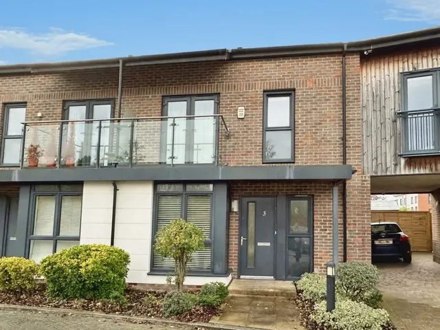 Ginsberg Crescent, Oakgrove, photo 1