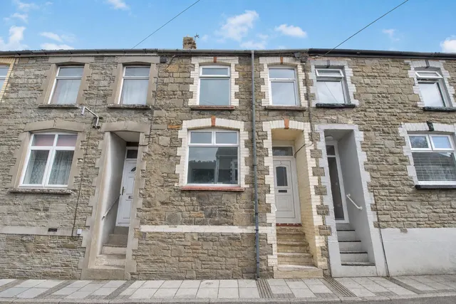 Queen Street, Abertillery, NP13 1AN, photo 1