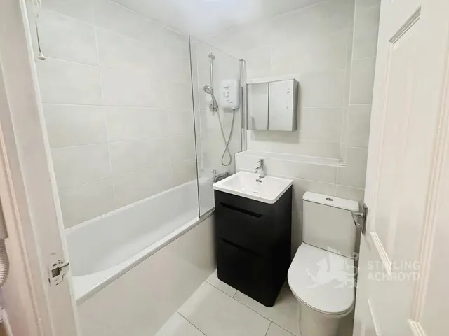 Seymour Way, Sunbury-on-Thames, TW16, photo 2