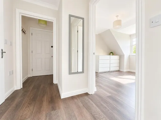 Pannells Court, Hounslow, photo 2