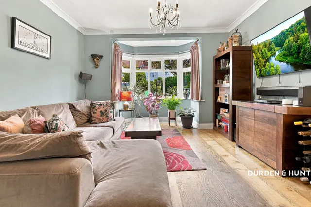 Harwater Drive, Loughton, IG10, photo 2