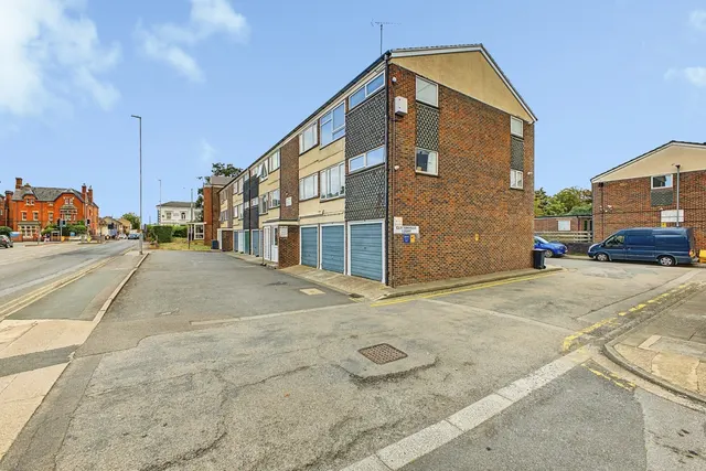 Cliftonville Court, Northampton, NN1, photo 2
