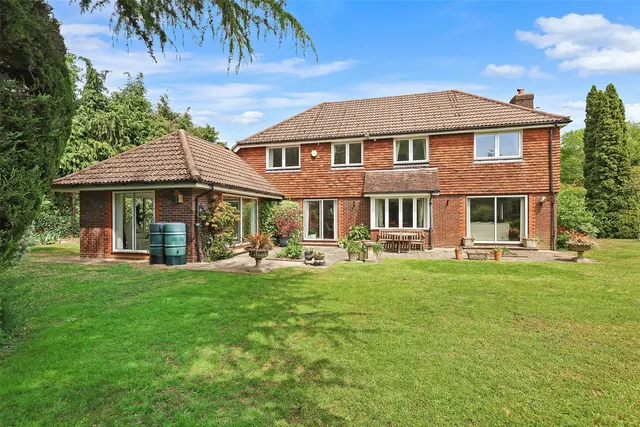 Glenheadon Close, Leatherhead, KT22, photo 1