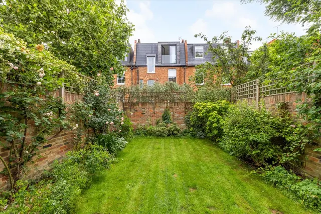 Addison Gardens, London, W14, photo 3