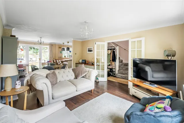 Wishford Court, Ashtead, KT21, photo 2
