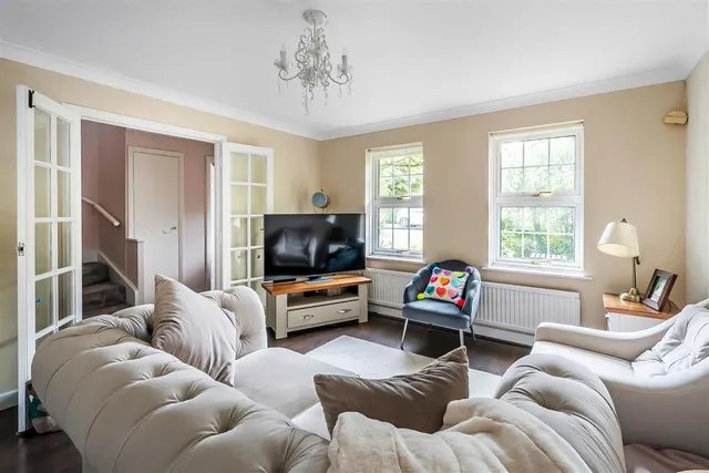 Wishford Court, Ashtead, KT21, photo 3