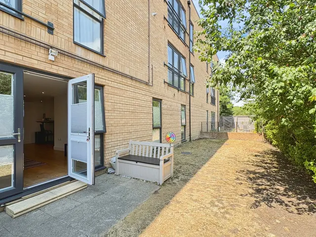 Exchange Close, Aldershot, Hampshire, GU11 2FD, photo 1