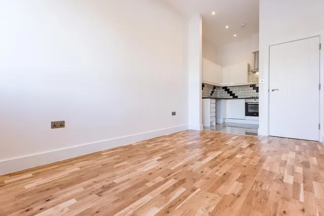 Harvest Crescent, Fleet, GU51, photo 3