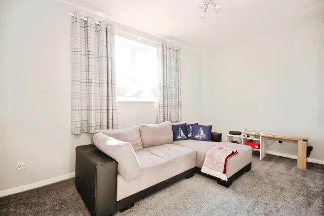 Photo 2 — Avenue Road, Leamington Spa