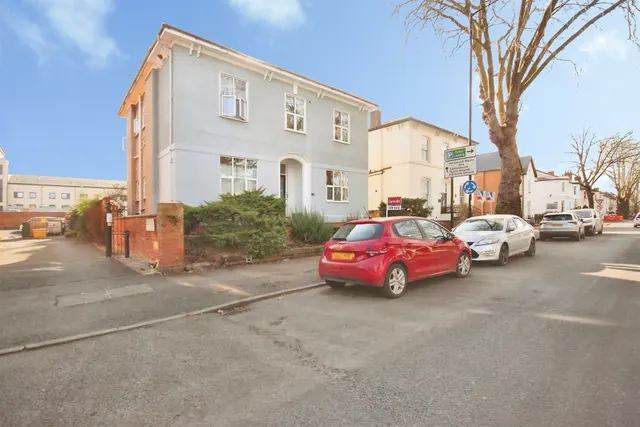 Avenue Road, Leamington Spa, photo 1