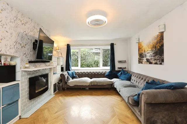 Woods Hill Close, Ashurst Wood, RH19, photo 2