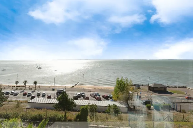 Photo 2 — Shorefield Gardens, Westcliff-on-Sea, Essex, SS0