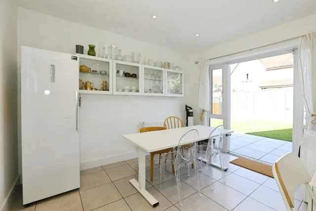 Photo 3 — Wyvern Way, Burgess Hill