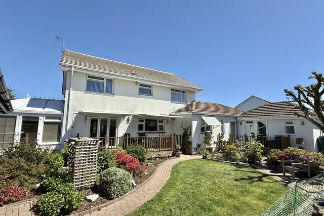 Laurel Close, St Leonards, BH24, photo 1
