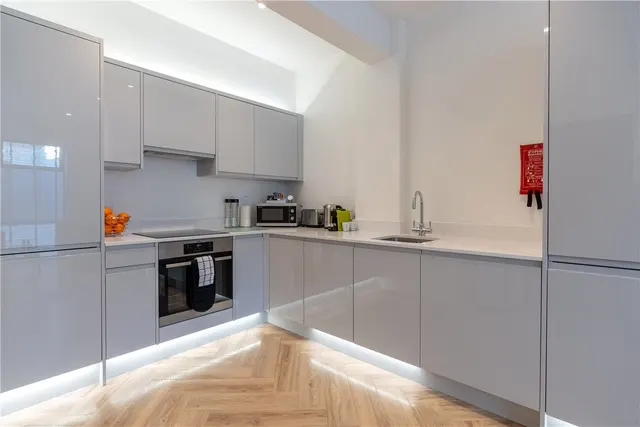 Photo 2 — Wellington House, London Street, Reading, RG1
