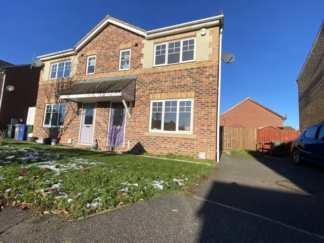 Castle Avenue, Rossington, DN11, photo 1