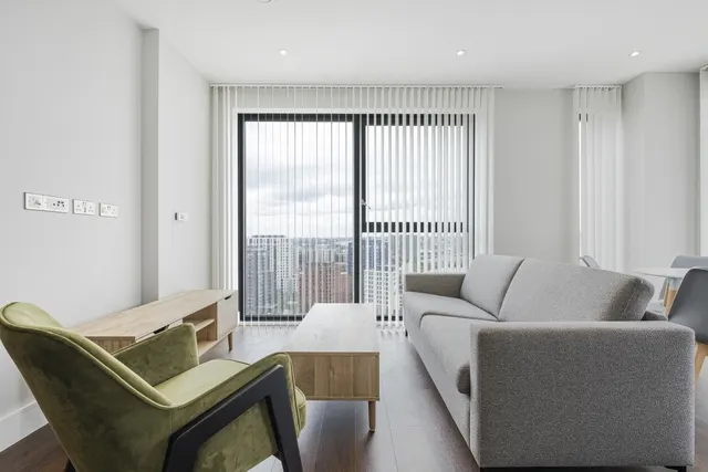 Silvocea Way, E14, photo 1