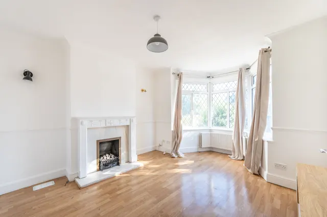 Photo 2 — 23 Alder Grove, London