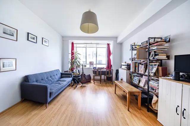 Photo 2 — 113 Wallis House, Great West Road, Brentford