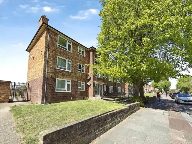 Westmount Road, London, SE9, photo 1