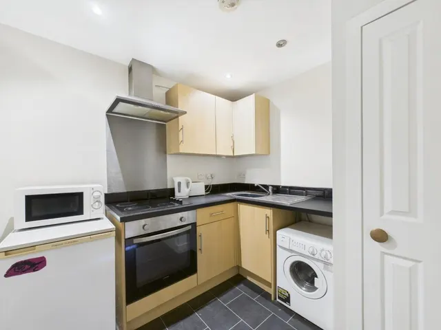 Briggate, Shipley, BD17, photo 3