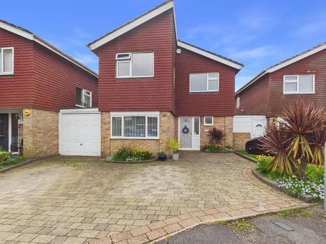 Highfield Road, Flackwell Heath, HP10, photo 1