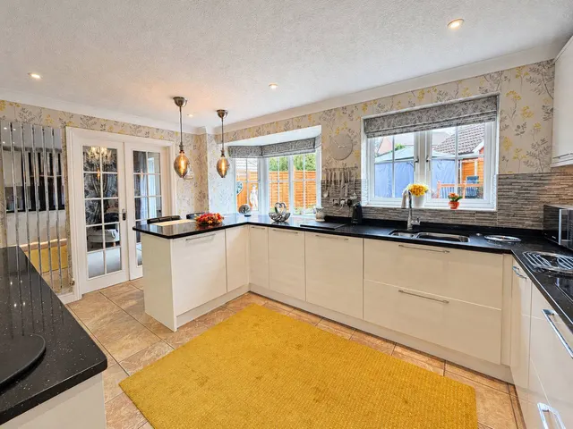 Barn Close, Grange Park, NN4, photo 3