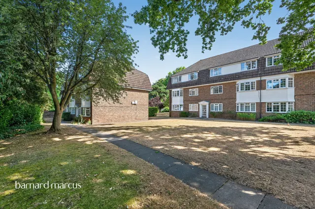 Alexandra Road, Epsom, photo 1