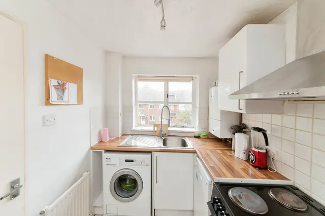 Photo 3 — Lime Close, Harrow