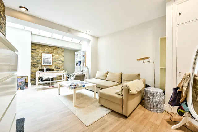 Flat 7, 17 Redcliffe Square, London, photo 1