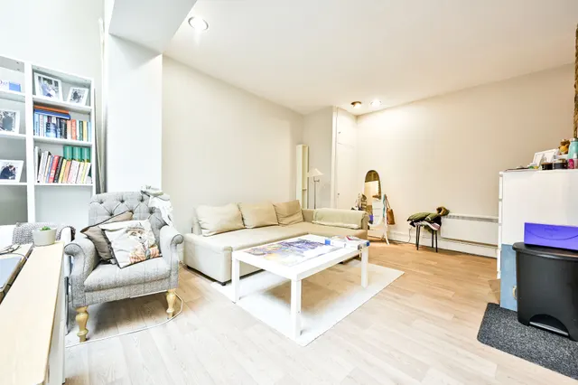 Photo 3 — Flat 7, 17 Redcliffe Square, London