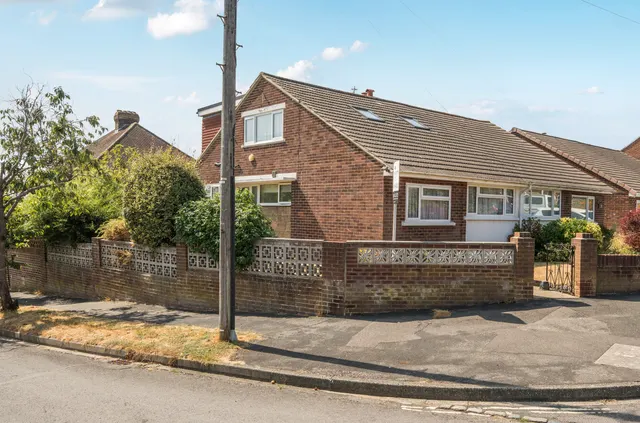 Courtmount Grove, Drayton, PO6, photo 1