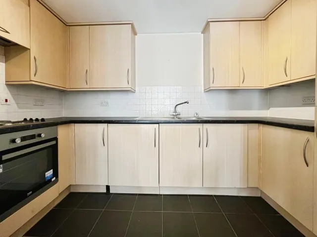 Eaton Avenue, Slough, SL1, photo 3