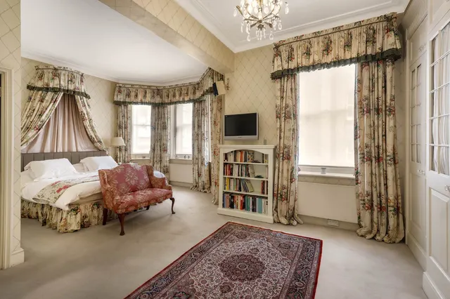 Photo 3 — Campden Hill Court, Campden Hill Road, Kensington, London, W8 7HL
