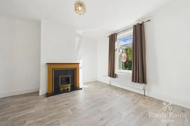 Cambridge Street, Heckmondwike, WF16, photo 3