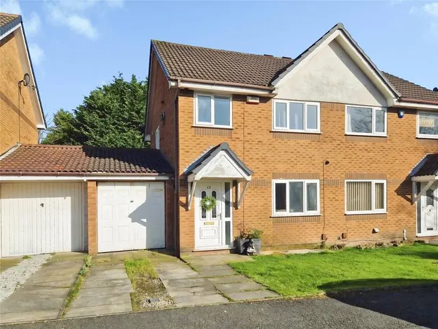 Highfield Drive, Farnworth, BL4, photo 1